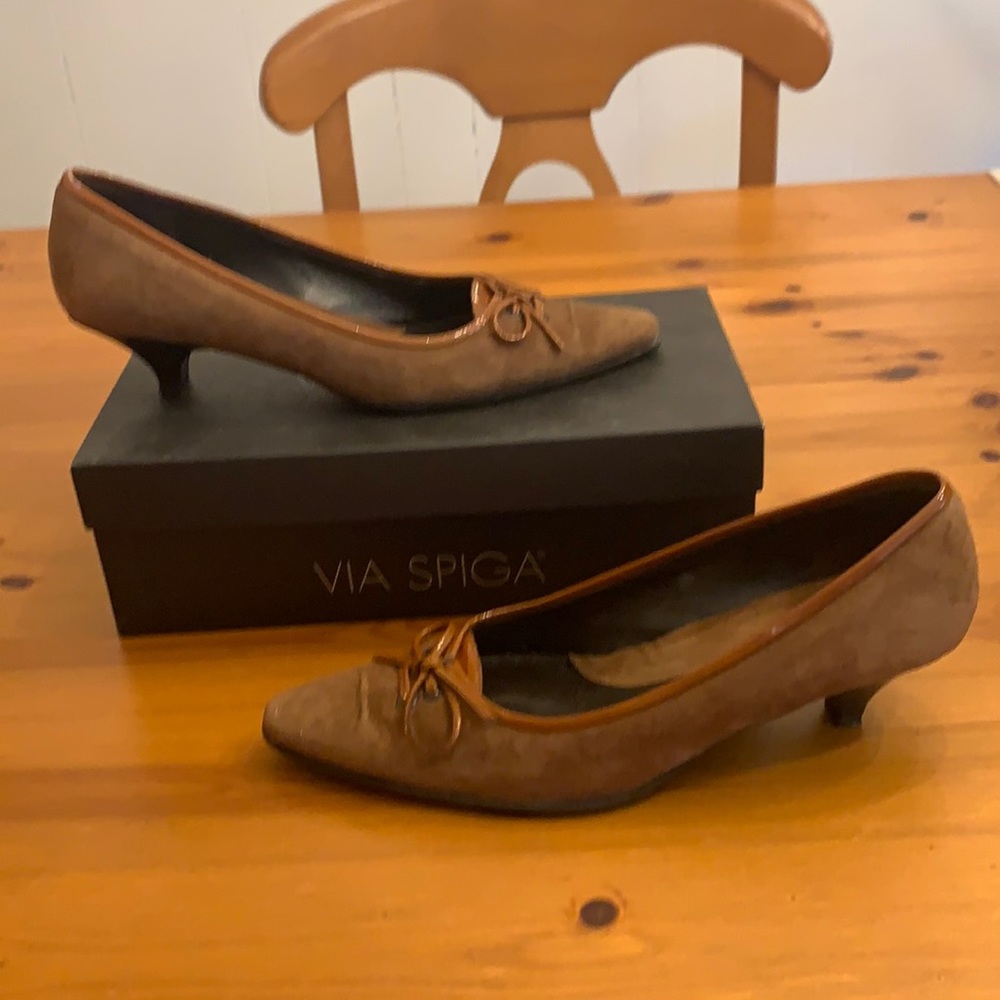 Via Spiga camel suede pumps size 9